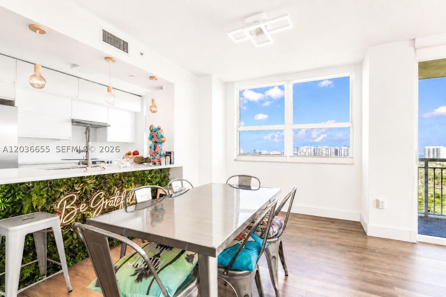 TURNBERRY ON THE GREEN CON - Residential