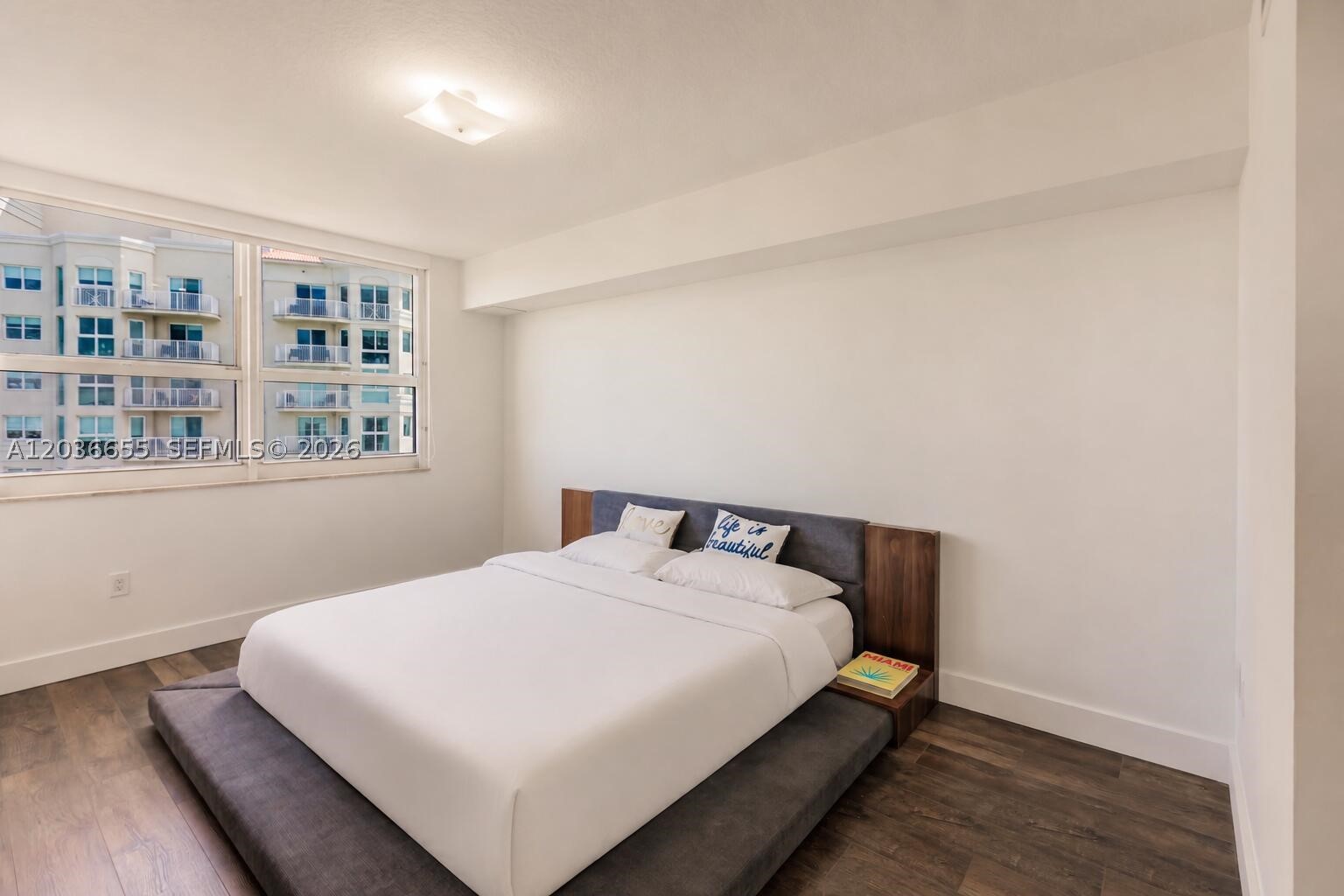 TURNBERRY ON THE GREEN CON - Residential
