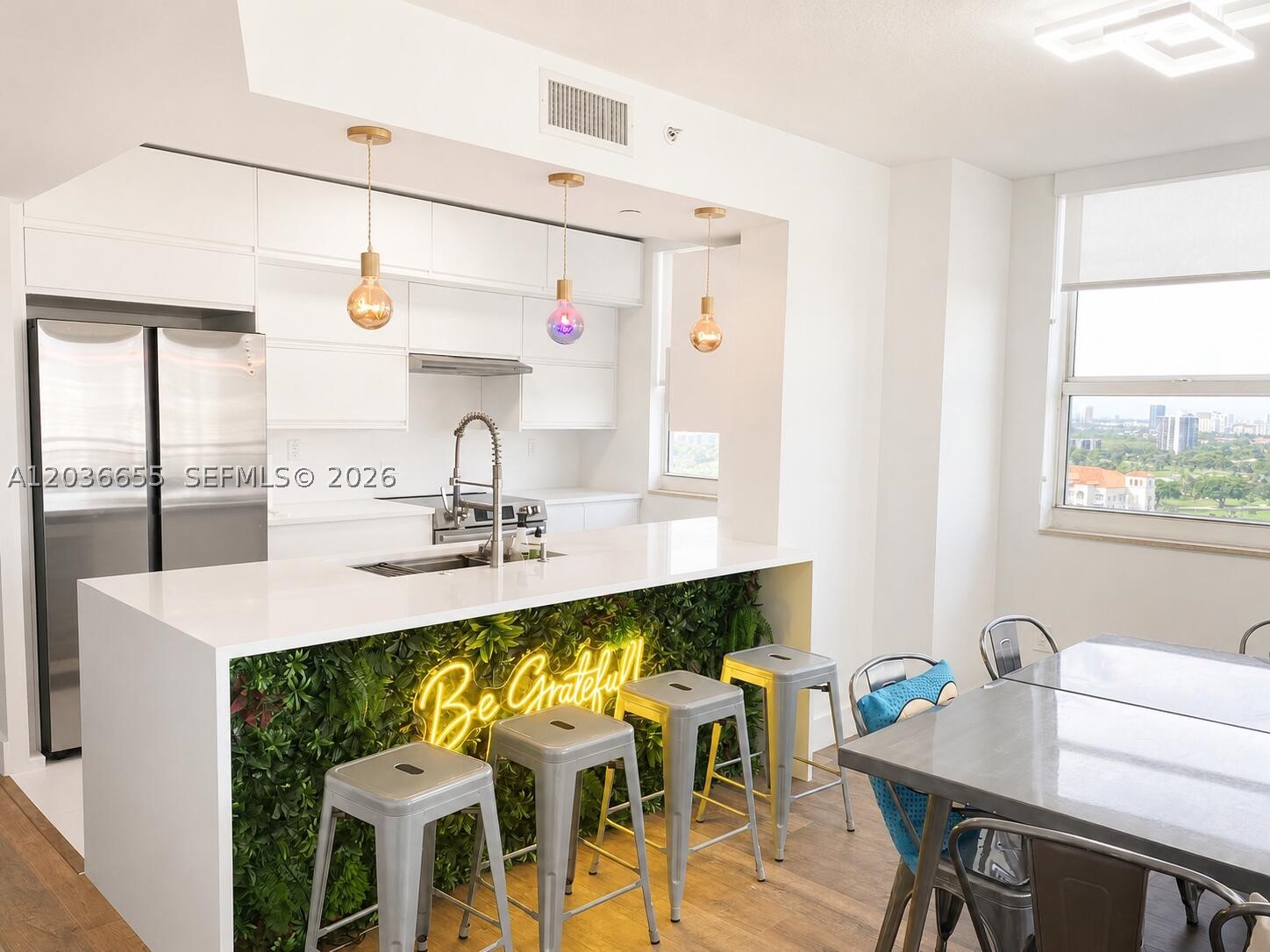 TURNBERRY ON THE GREEN CON - Residential