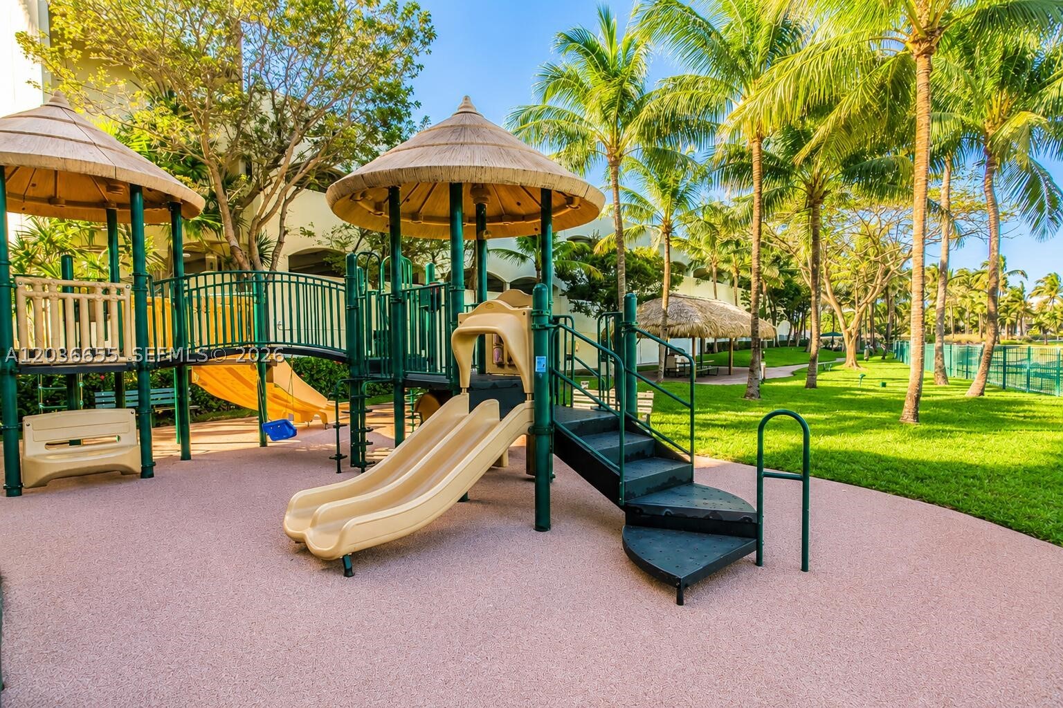 TURNBERRY ON THE GREEN CON - Residential
