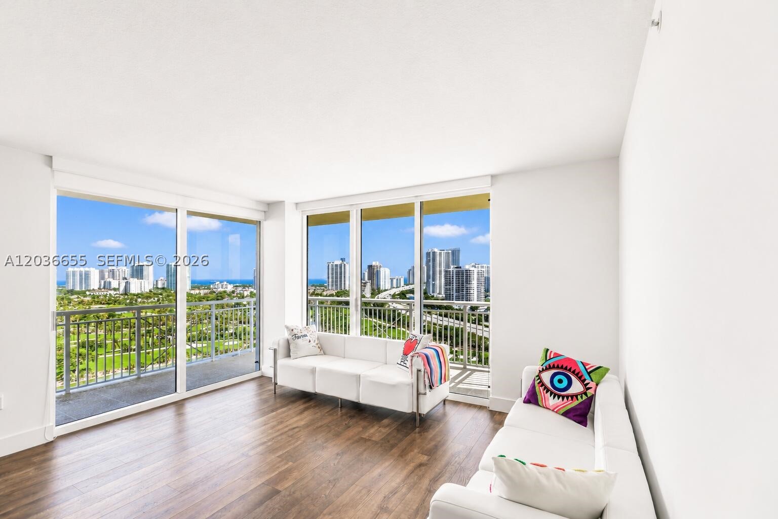 TURNBERRY ON THE GREEN CON - Residential