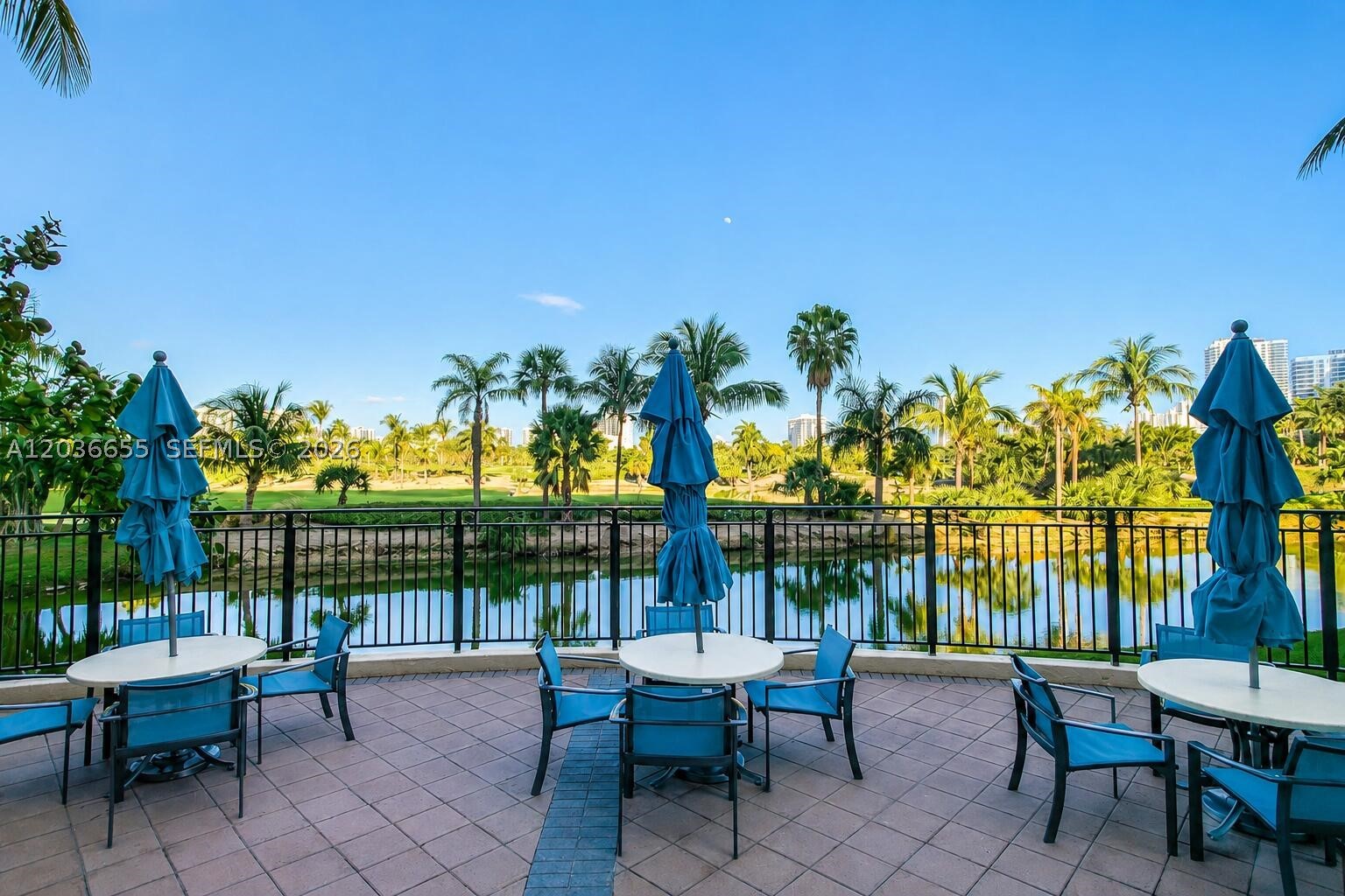TURNBERRY ON THE GREEN CON - Residential