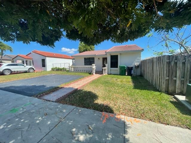 READY TO MOVE IN! WASHER AND DRYER! NO PETS. Beautiful 3/2 detached single-family home close to FIU and SR 836. Tiled floor through out the house, walk in closet in master bedroom and ceiling fans in all the areas. Property has a fenced yard and plenty of parking space. Located in tranquil neighborhood.