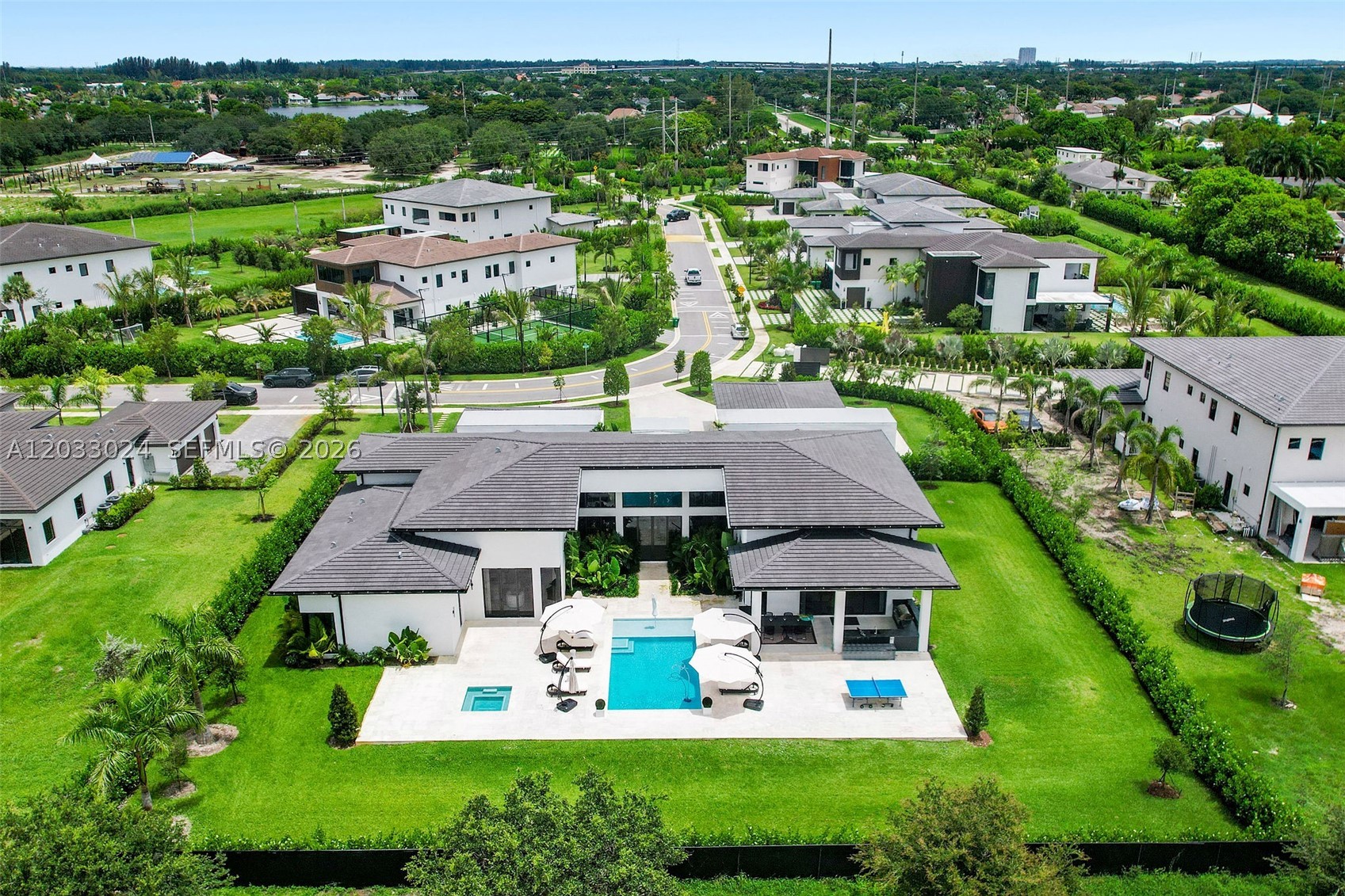 ZONA WEST - Residential
