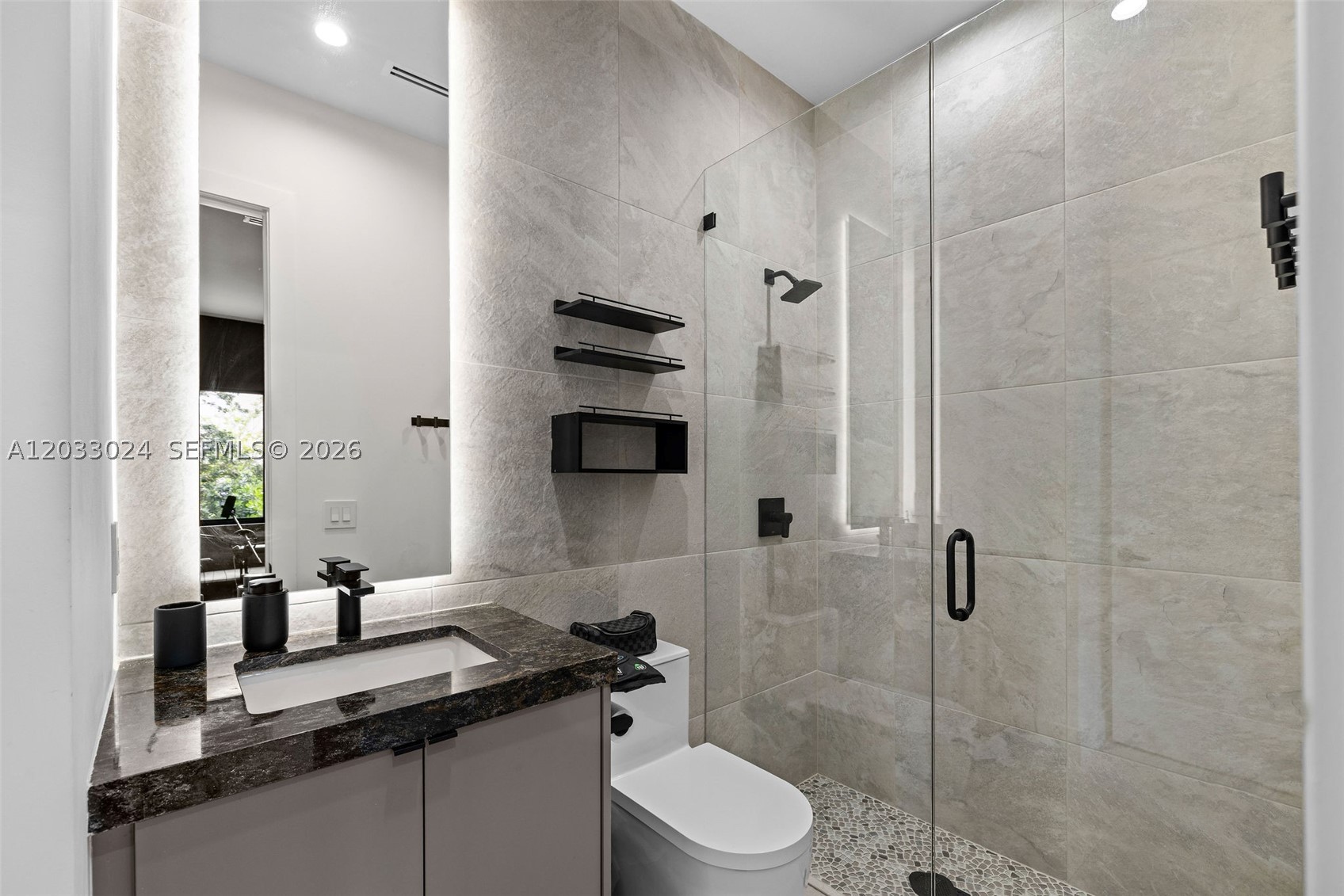 ZONA WEST - Residential