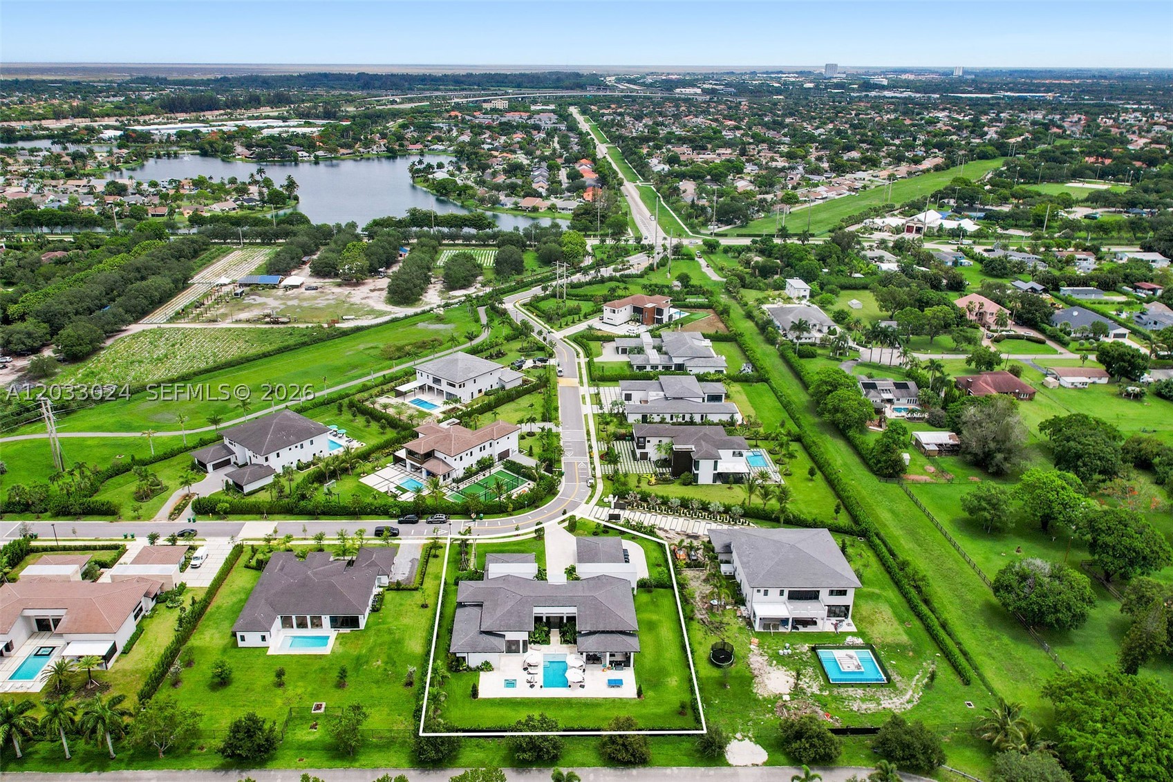 ZONA WEST - Residential