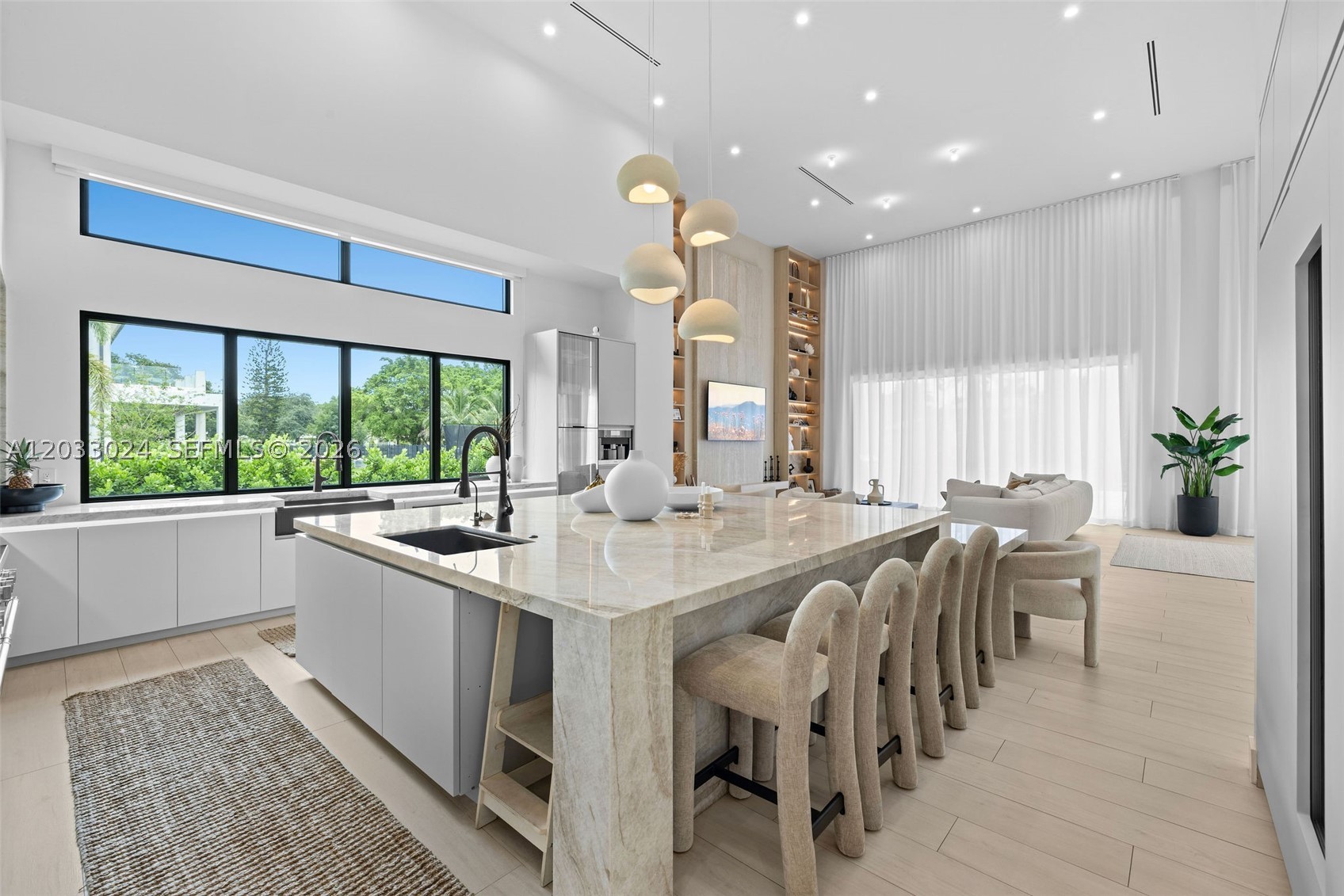 ZONA WEST - Residential