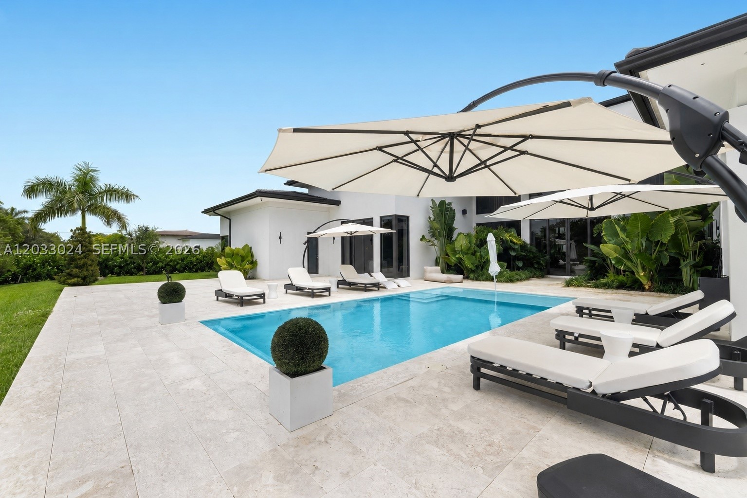 ZONA WEST - Residential