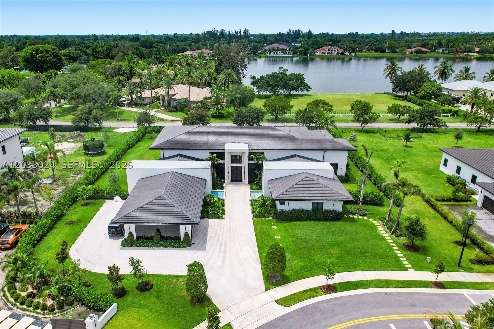 ZONA WEST - Residential