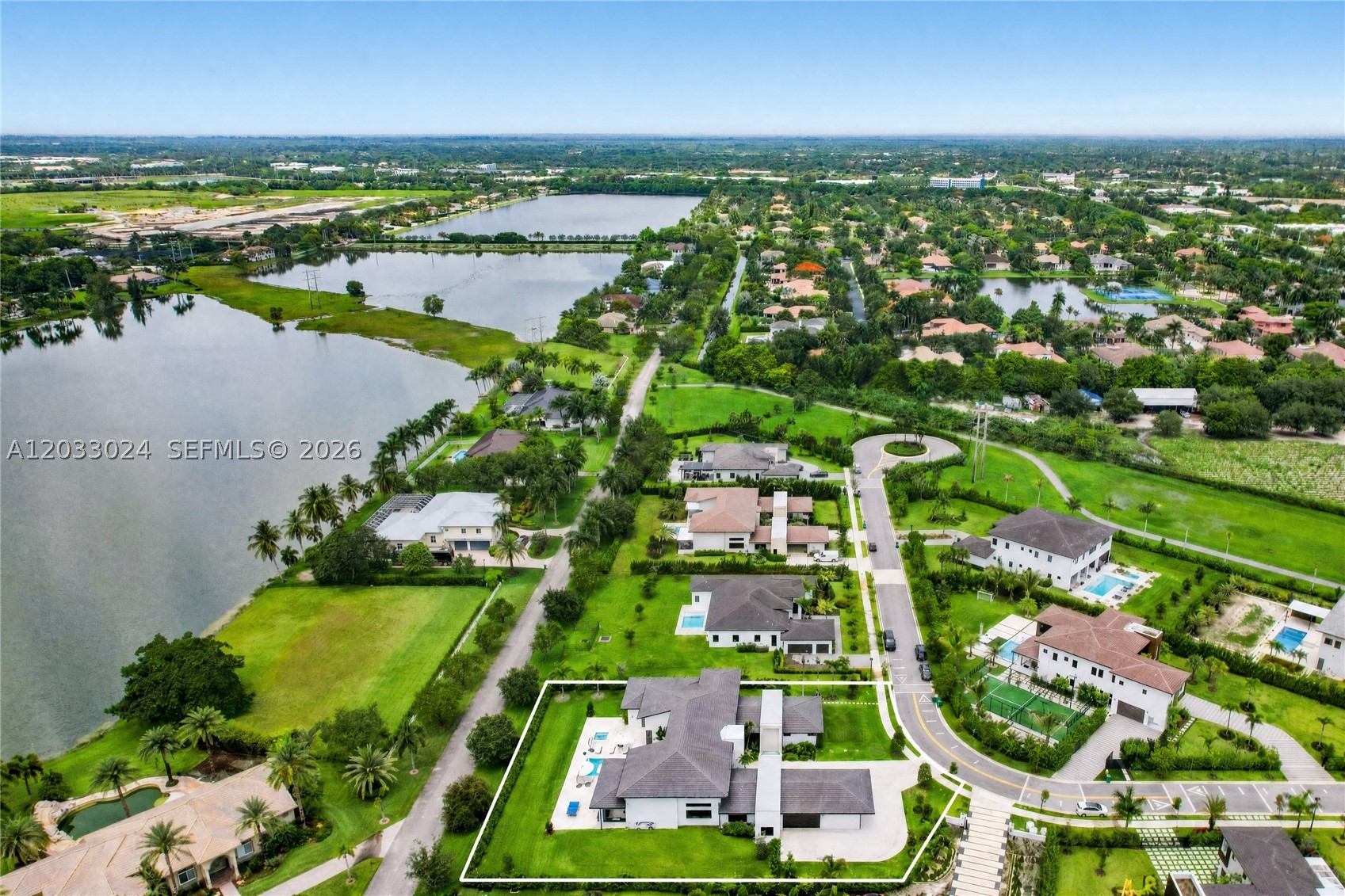 ZONA WEST - Residential