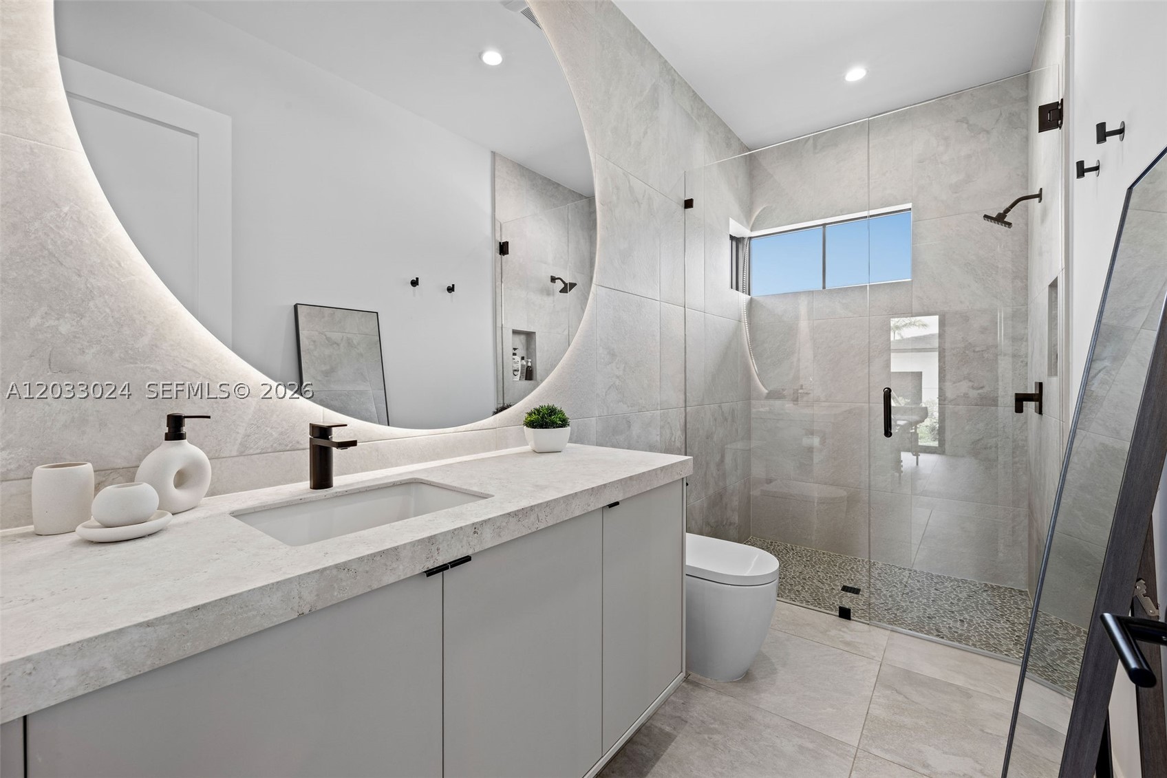 ZONA WEST - Residential