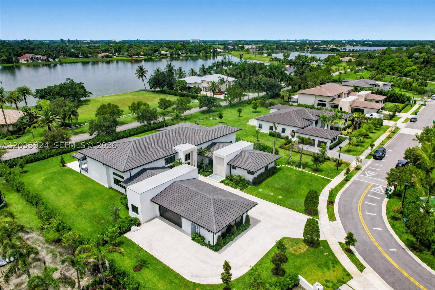 ZONA WEST - Residential