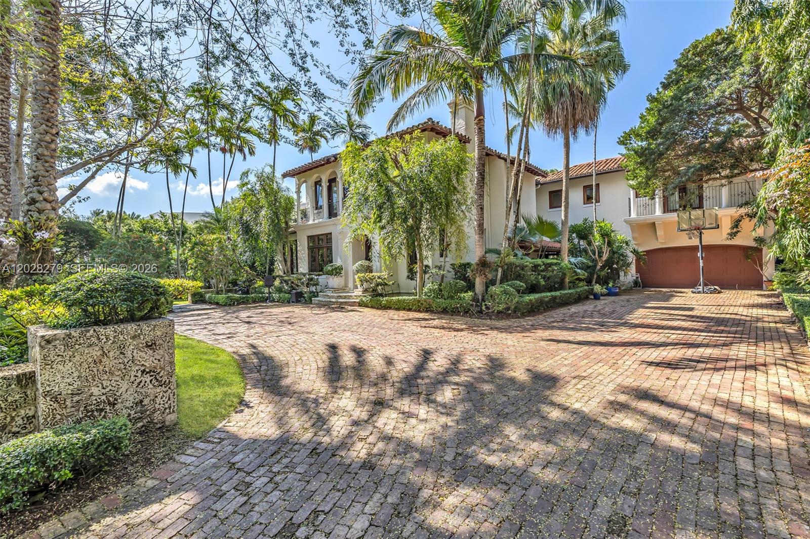 THE MOORINGS - Residential