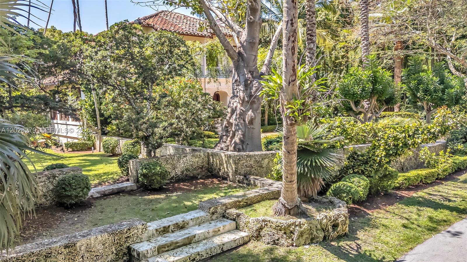THE MOORINGS - Residential