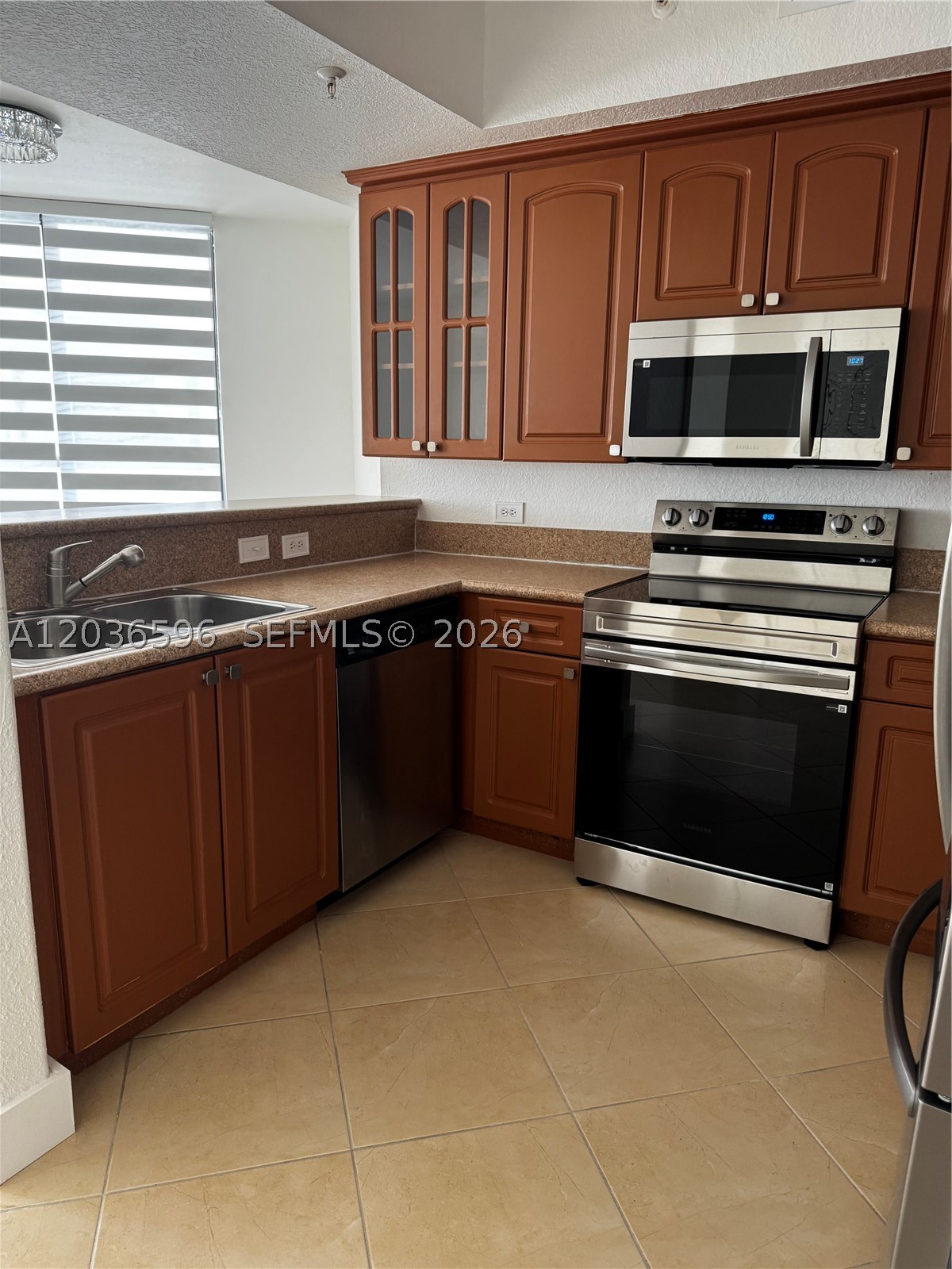 THE LUXOR RESIDENCES COND - Residential Lease
