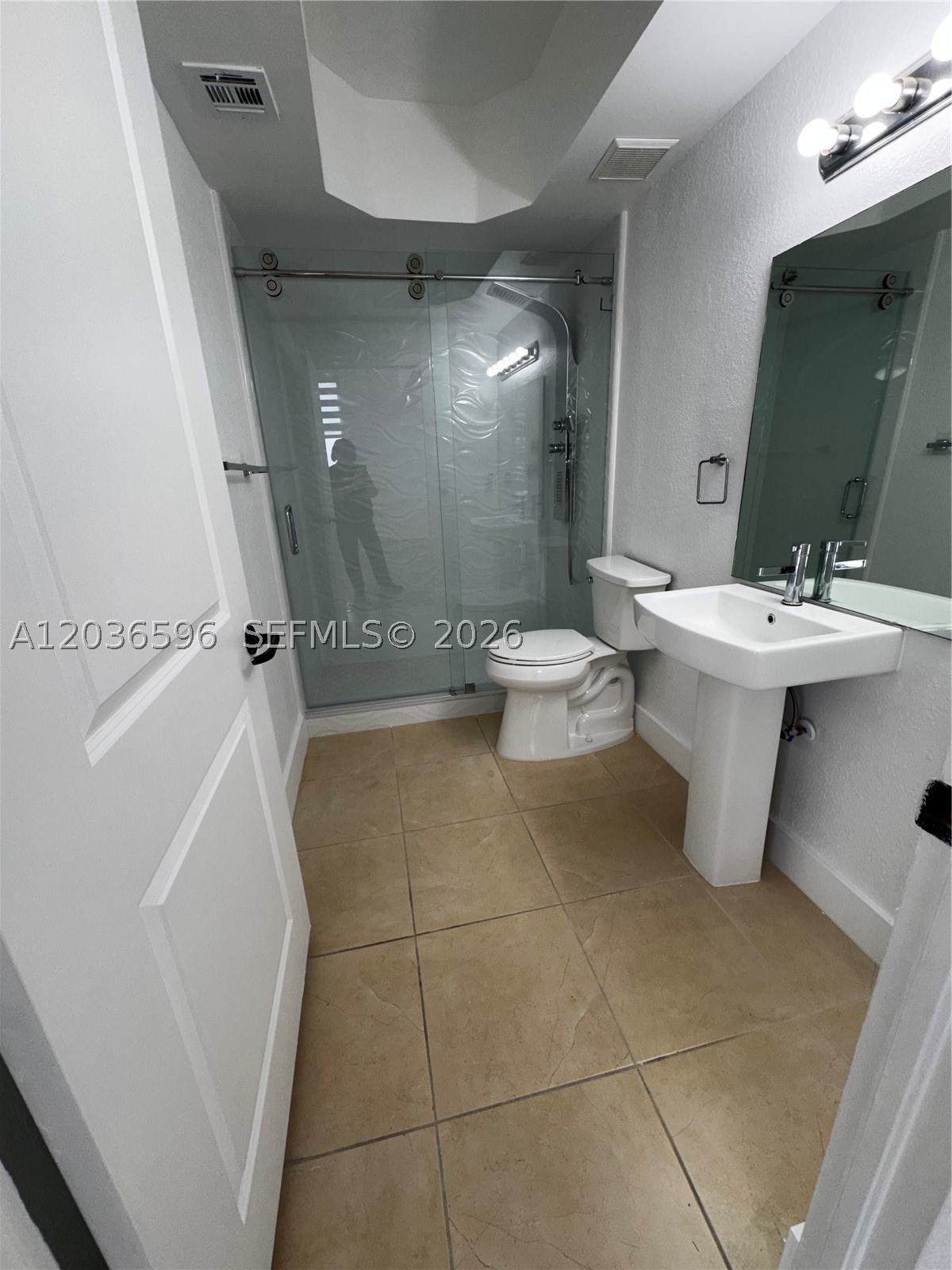 THE LUXOR RESIDENCES COND - Residential Lease