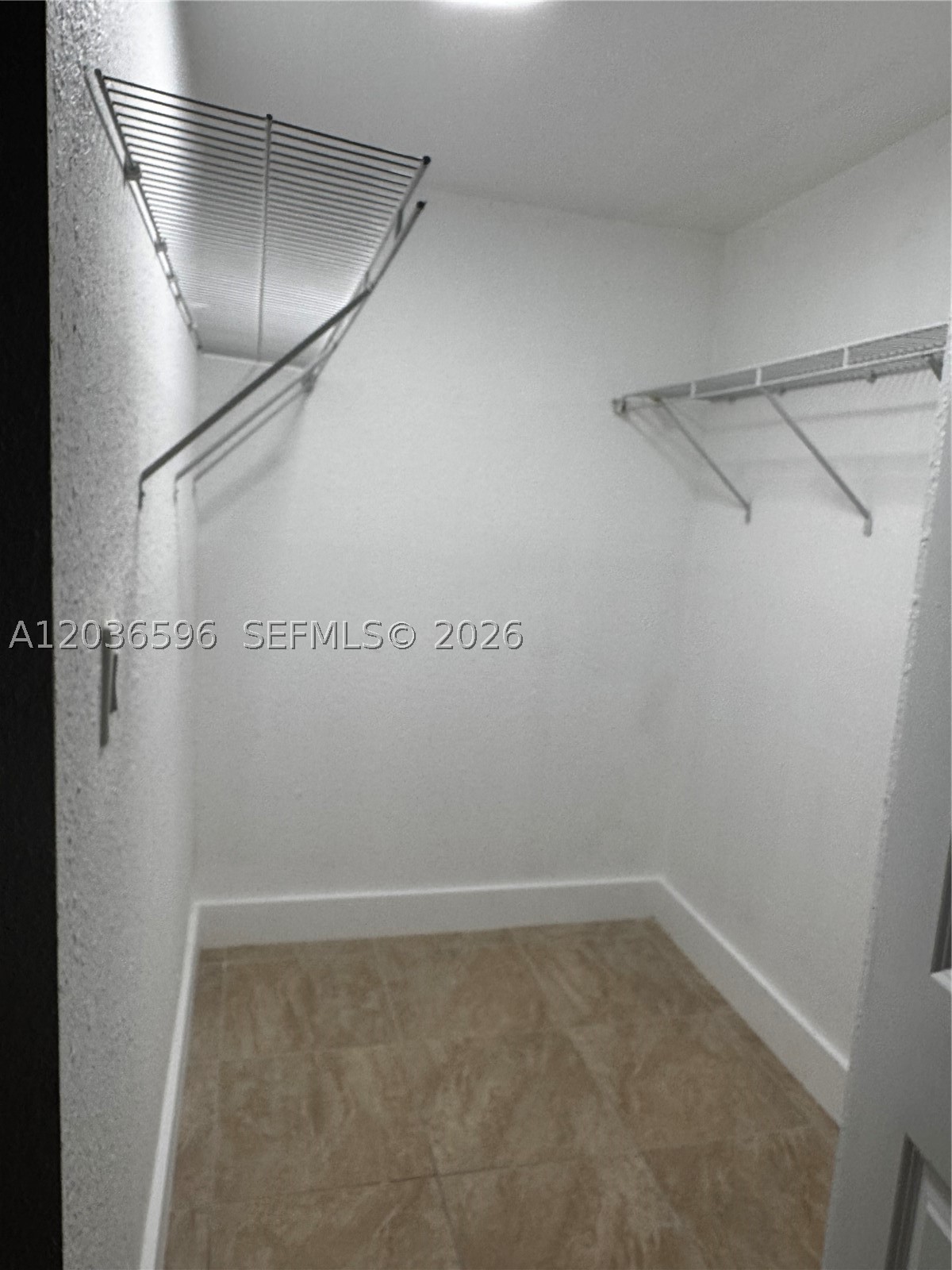 THE LUXOR RESIDENCES COND - Residential Lease
