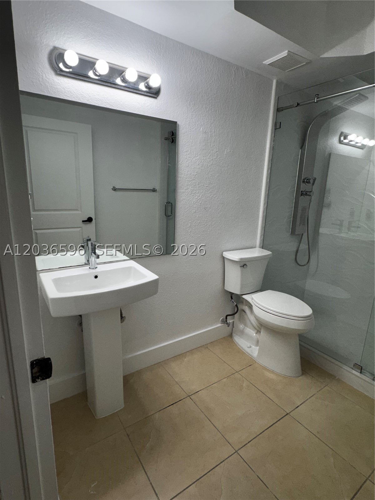 THE LUXOR RESIDENCES COND - Residential Lease