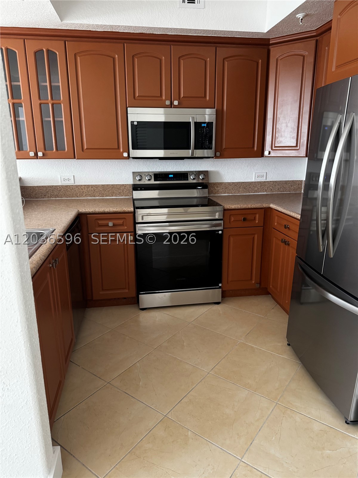 THE LUXOR RESIDENCES COND - Residential Lease