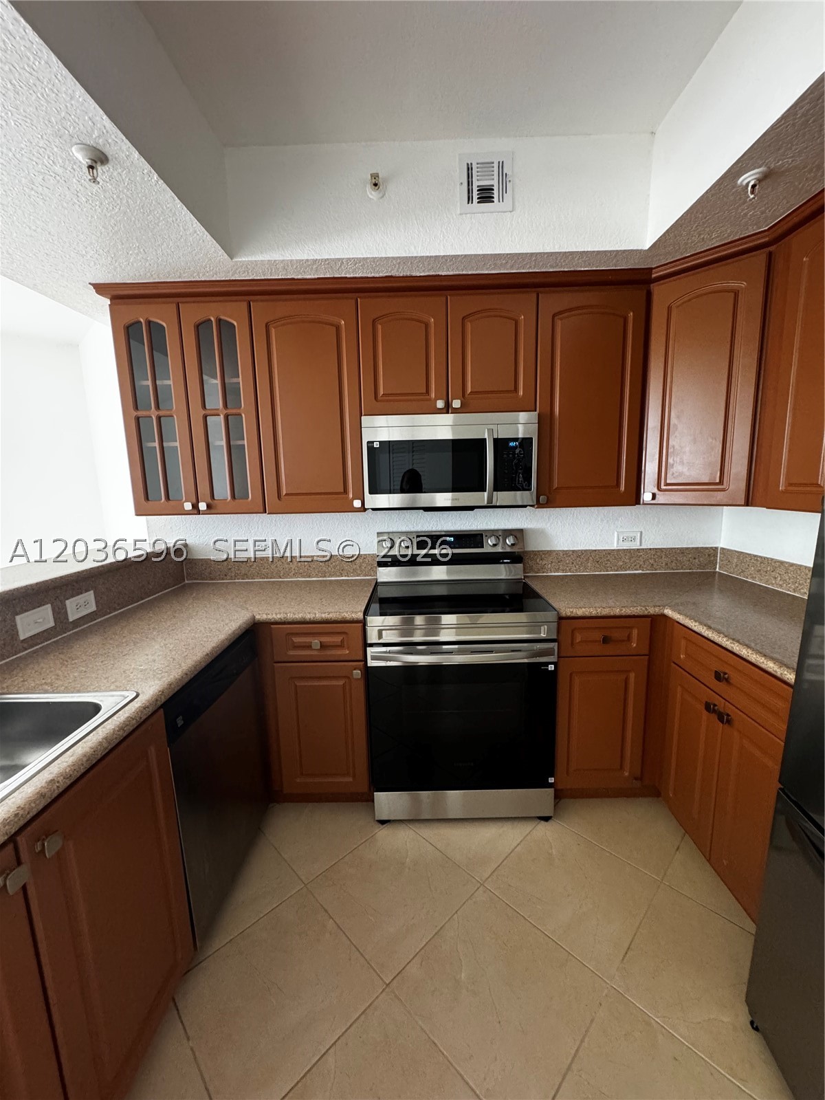 THE LUXOR RESIDENCES COND - Residential Lease