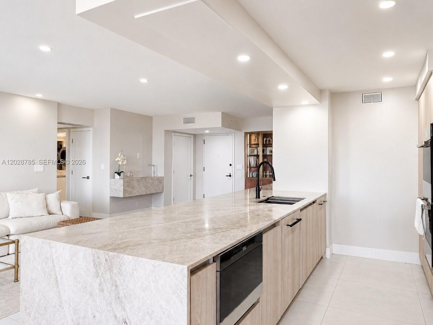 TURNBERRY ISLE SOUTH COND - Residential Lease