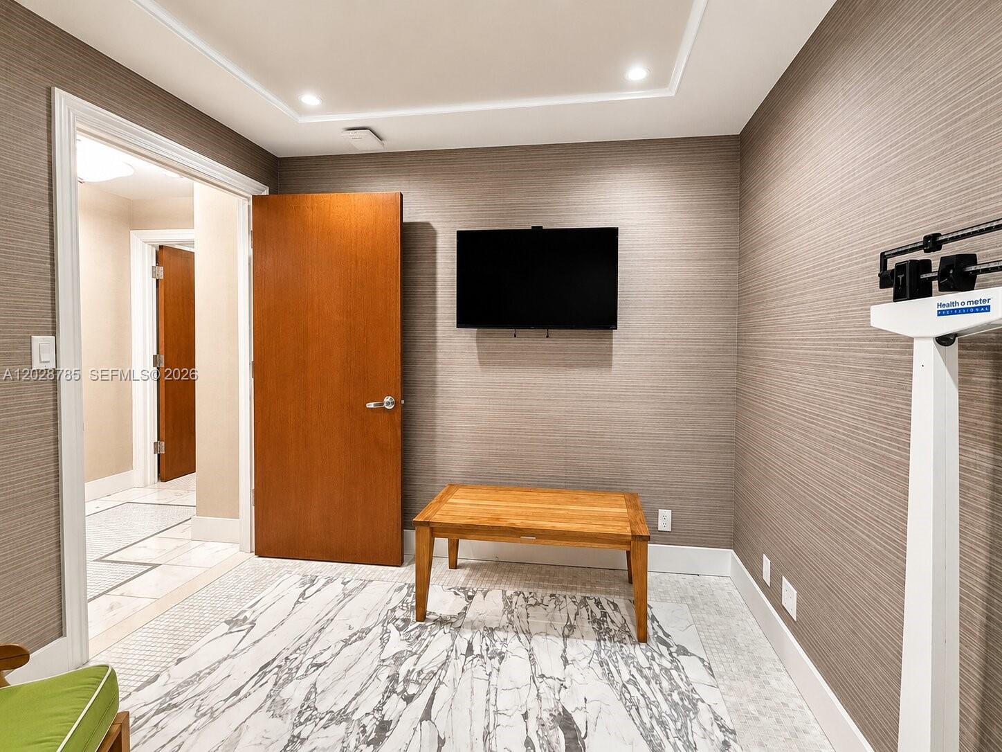 TURNBERRY ISLE SOUTH COND - Residential Lease