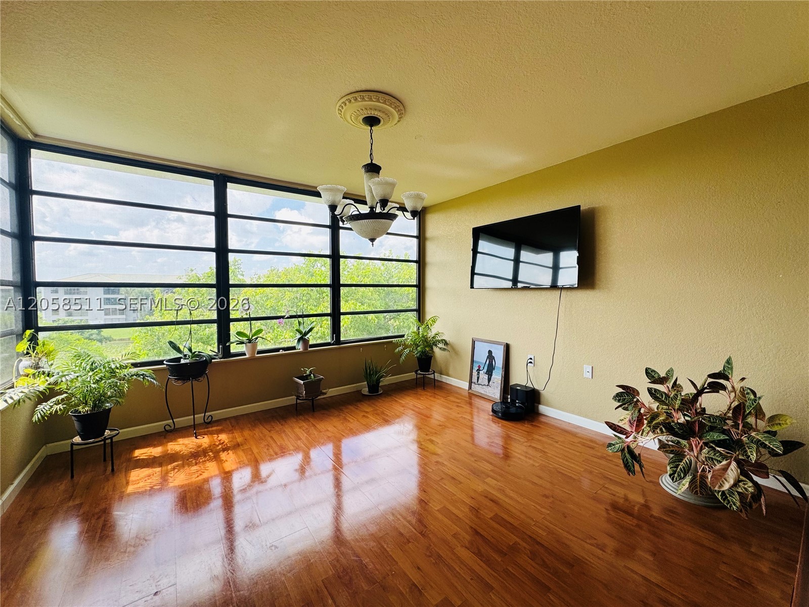 CONDO 25 OF WHITEHALL CON - Residential