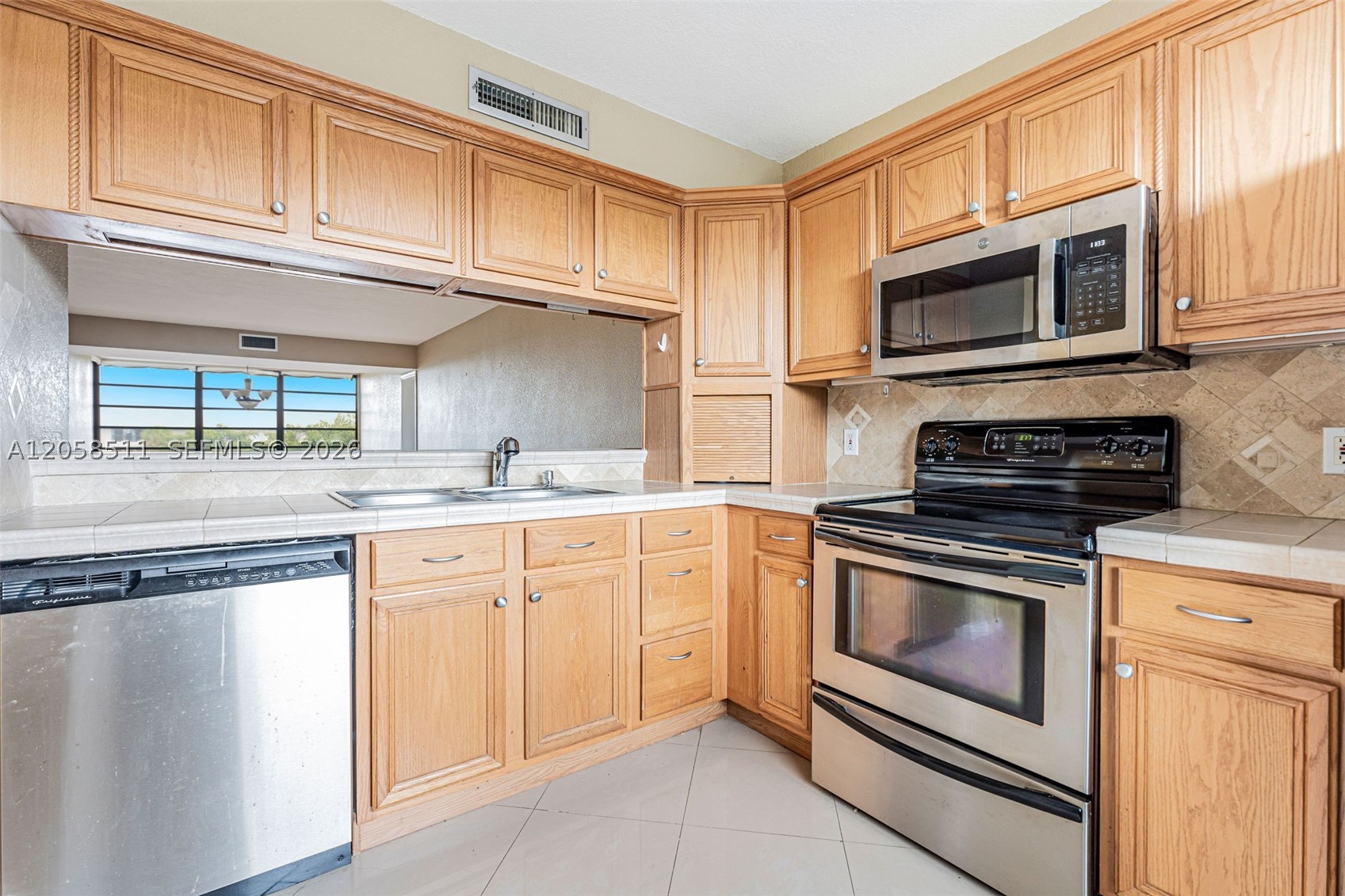 CONDO 25 OF WHITEHALL CON - Residential