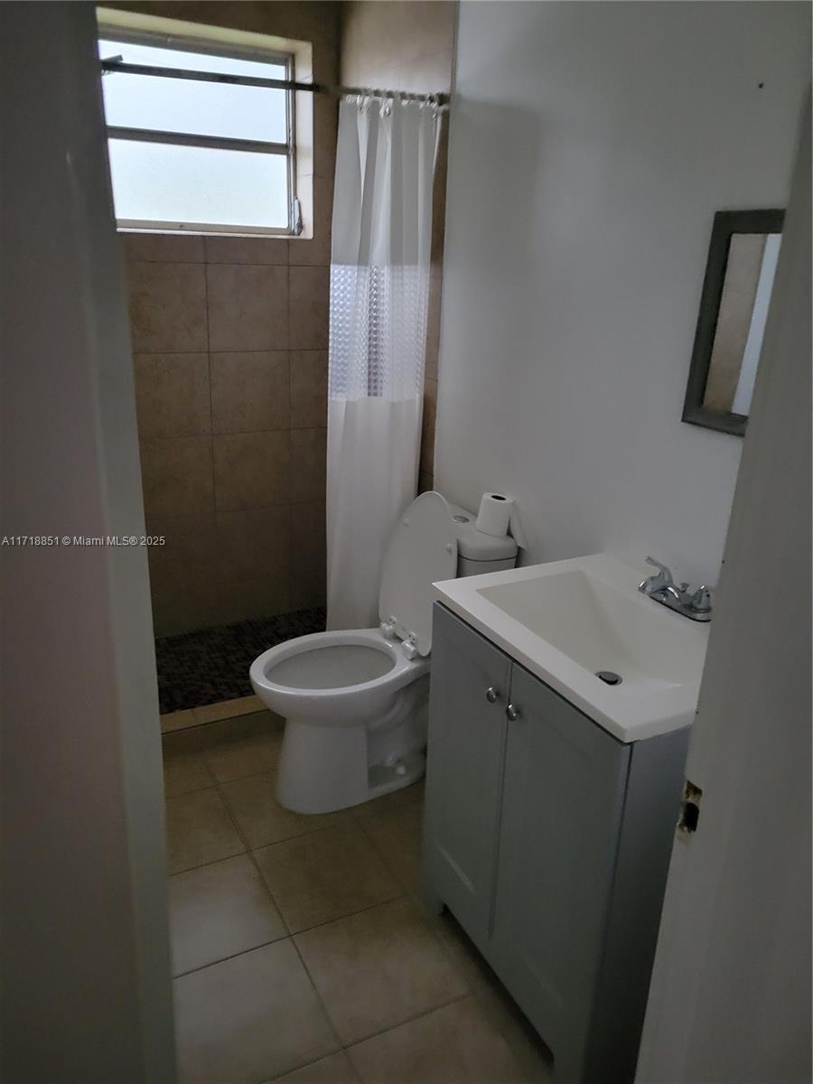 ROSE CONDO - Residential Lease