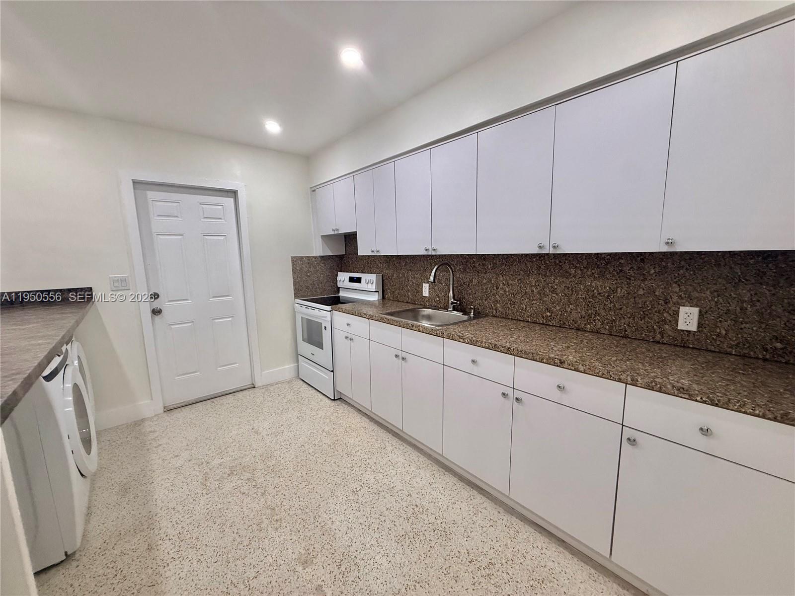 DAVIS CITRUS FARMS - Residential Lease