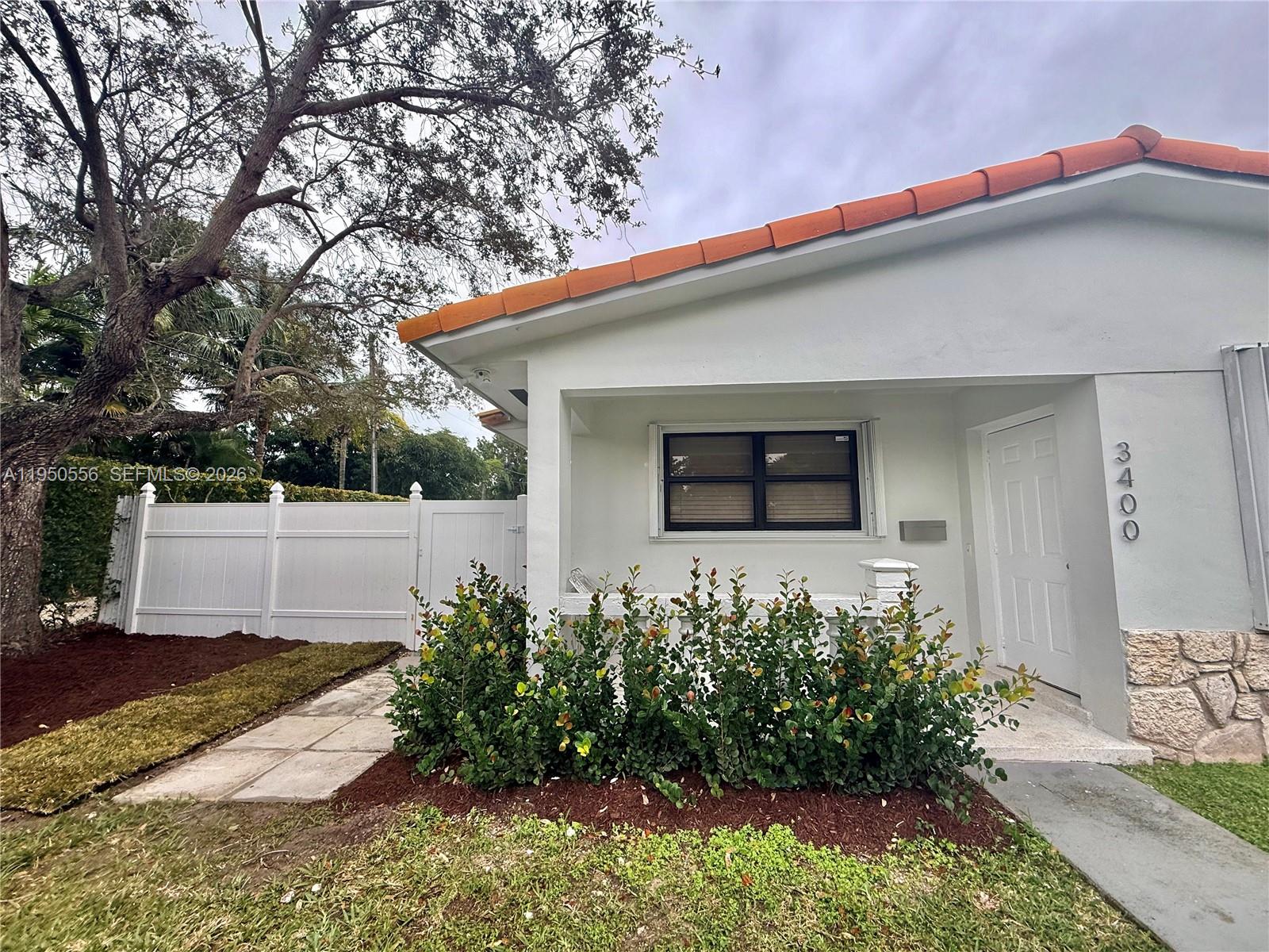 DAVIS CITRUS FARMS - Residential Lease