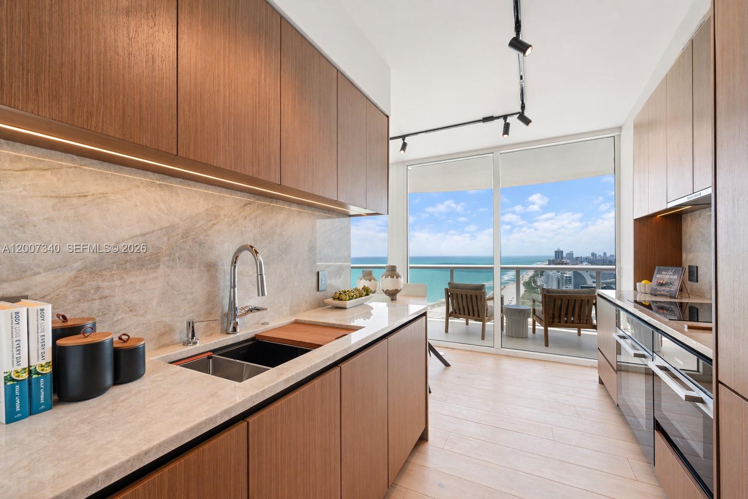 AKOYA CONDO - Residential