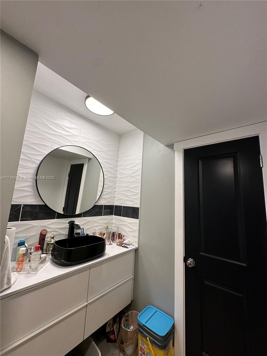 CONDADO REAL CONDO - Residential