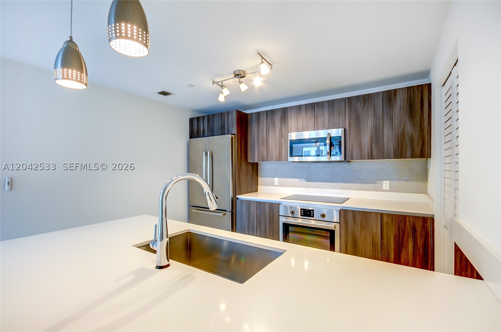 ARIA ON THE BAY CONDO - Residential