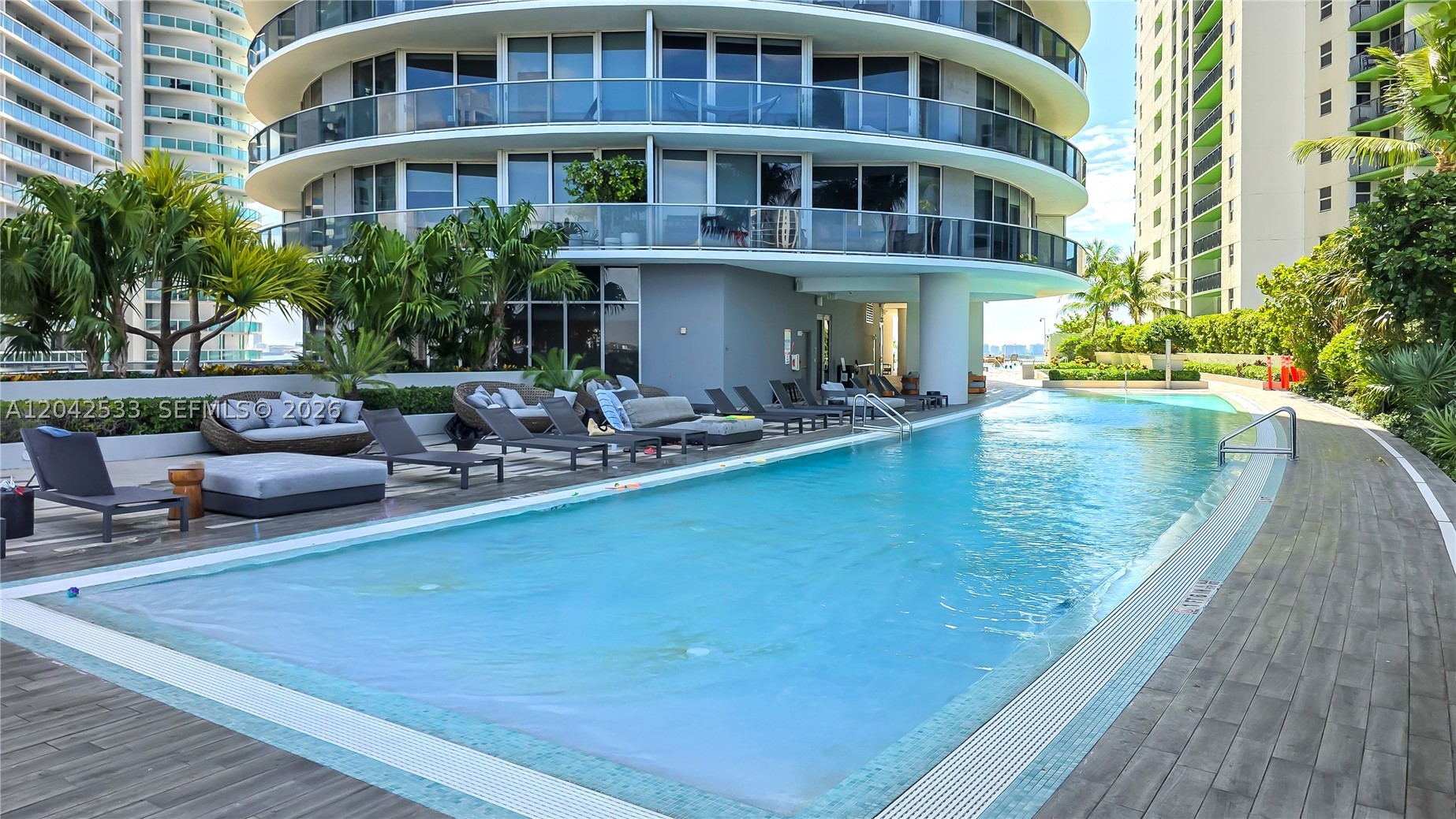 ARIA ON THE BAY CONDO - Residential