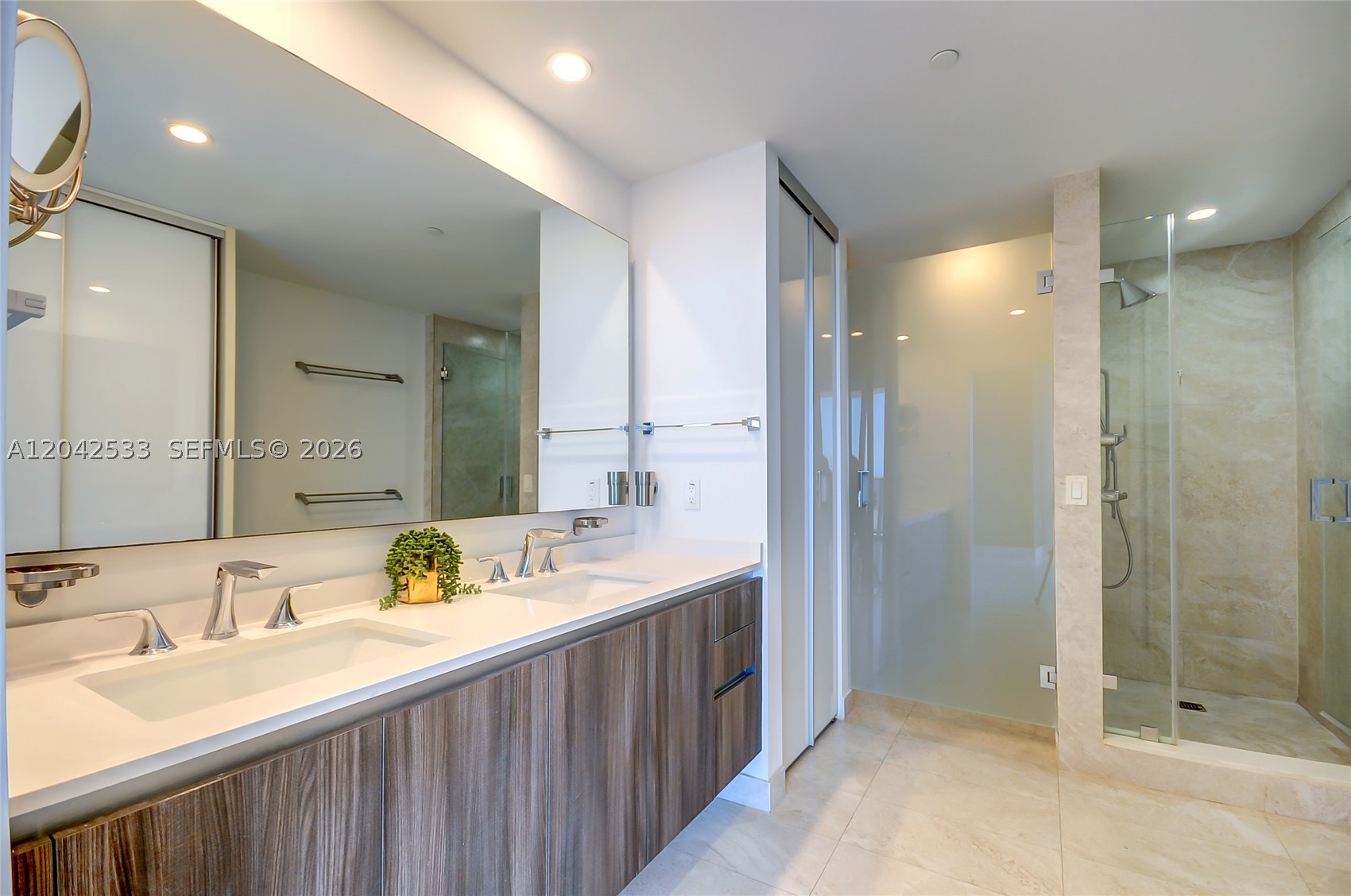 ARIA ON THE BAY CONDO - Residential