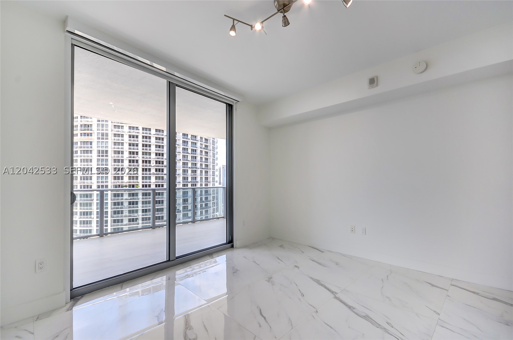 ARIA ON THE BAY CONDO - Residential