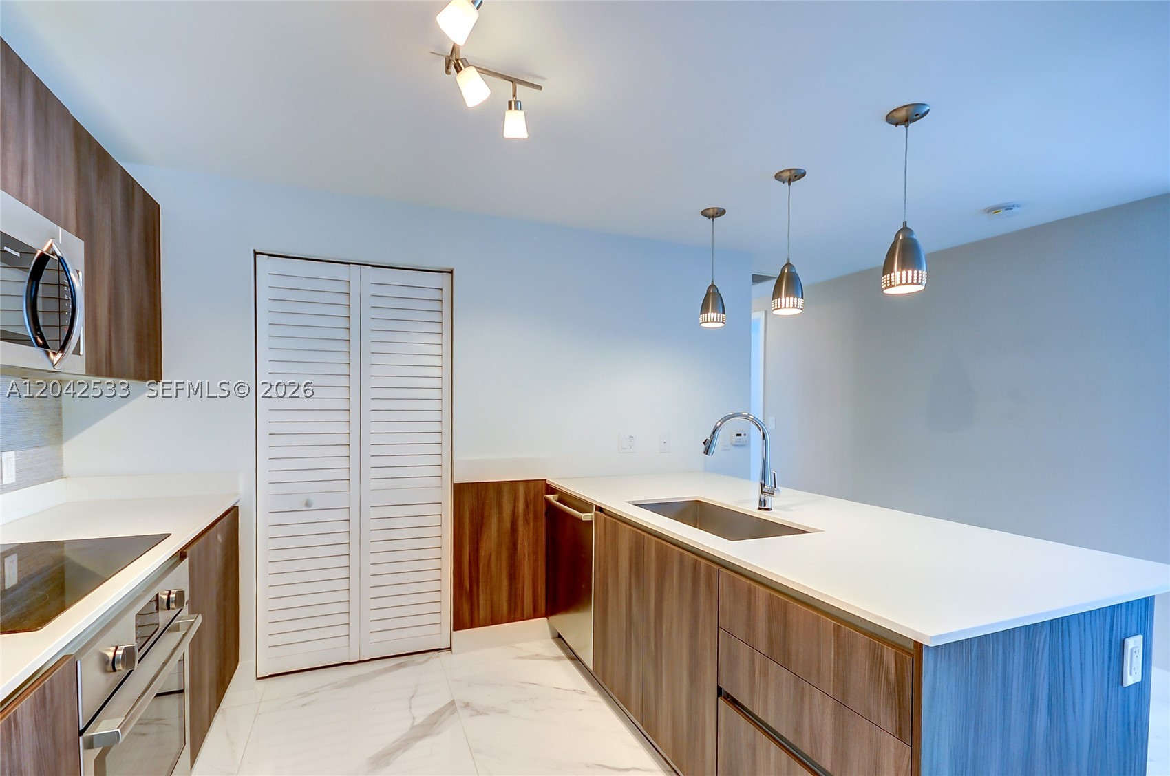 ARIA ON THE BAY CONDO - Residential