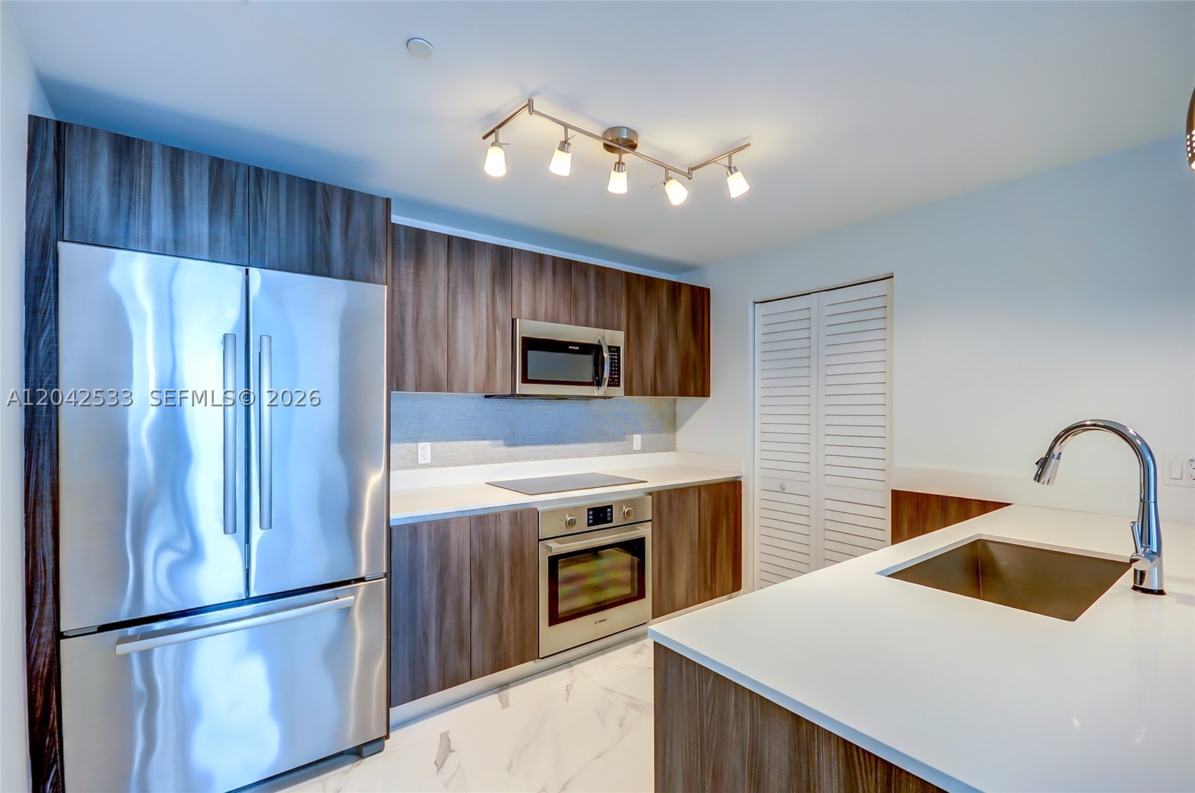 ARIA ON THE BAY CONDO - Residential