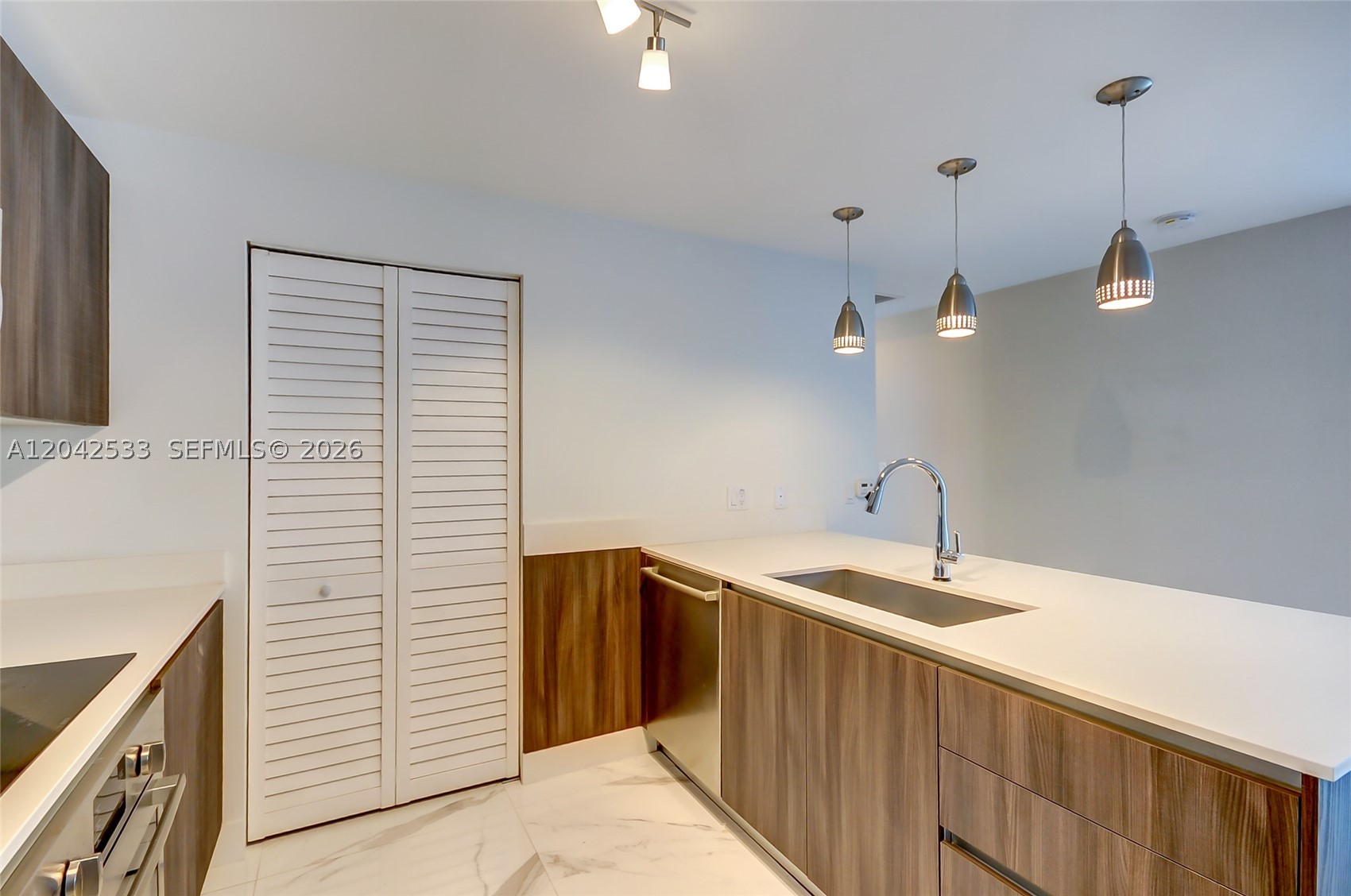 ARIA ON THE BAY CONDO - Residential