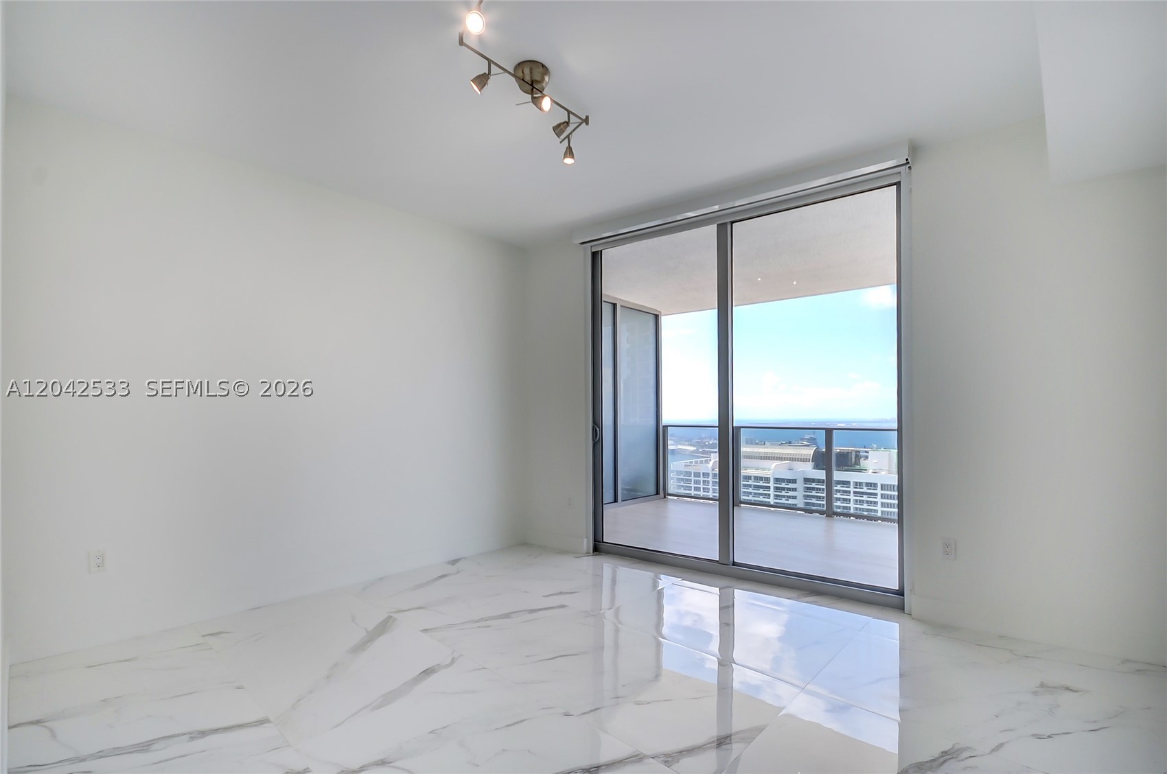 ARIA ON THE BAY CONDO - Residential