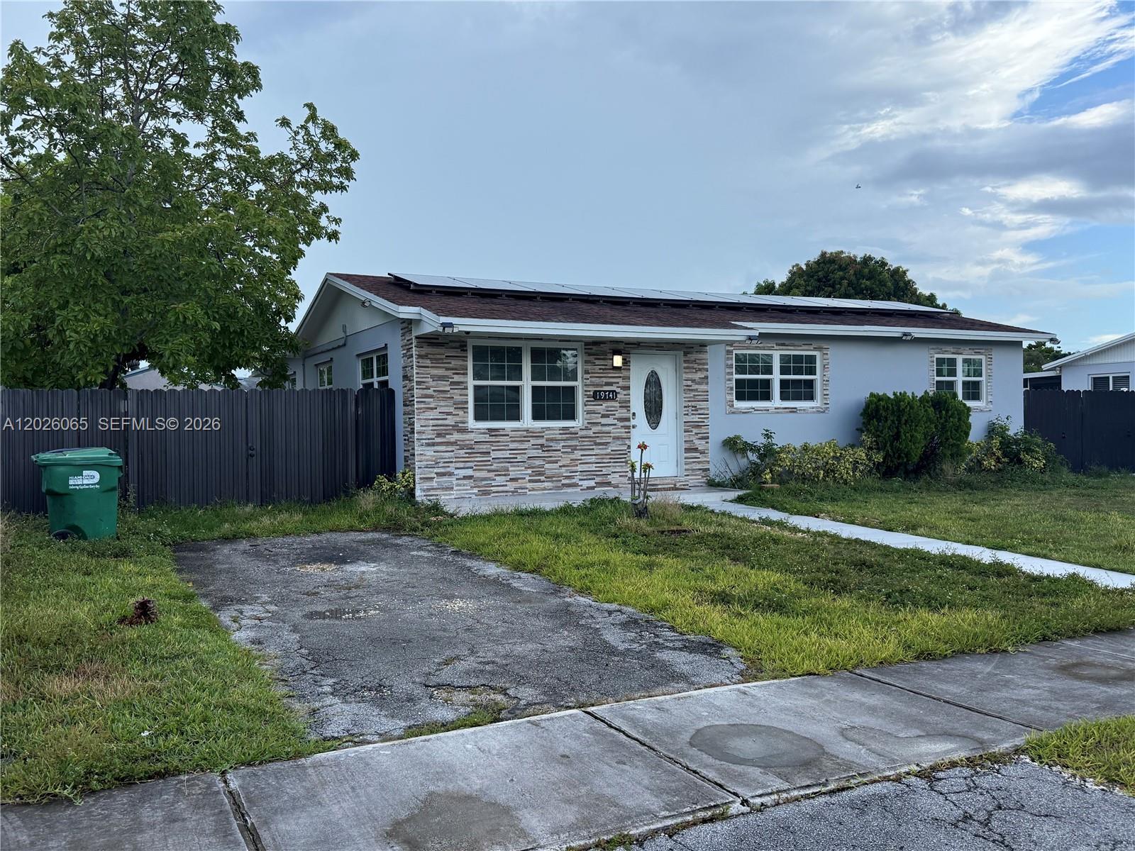 SO MIAMI HEIGHTS ADDN V - Residential Lease