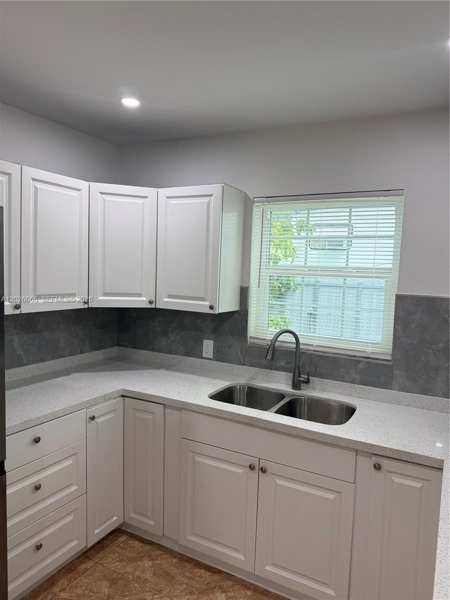 SO MIAMI HEIGHTS ADDN V - Residential Lease