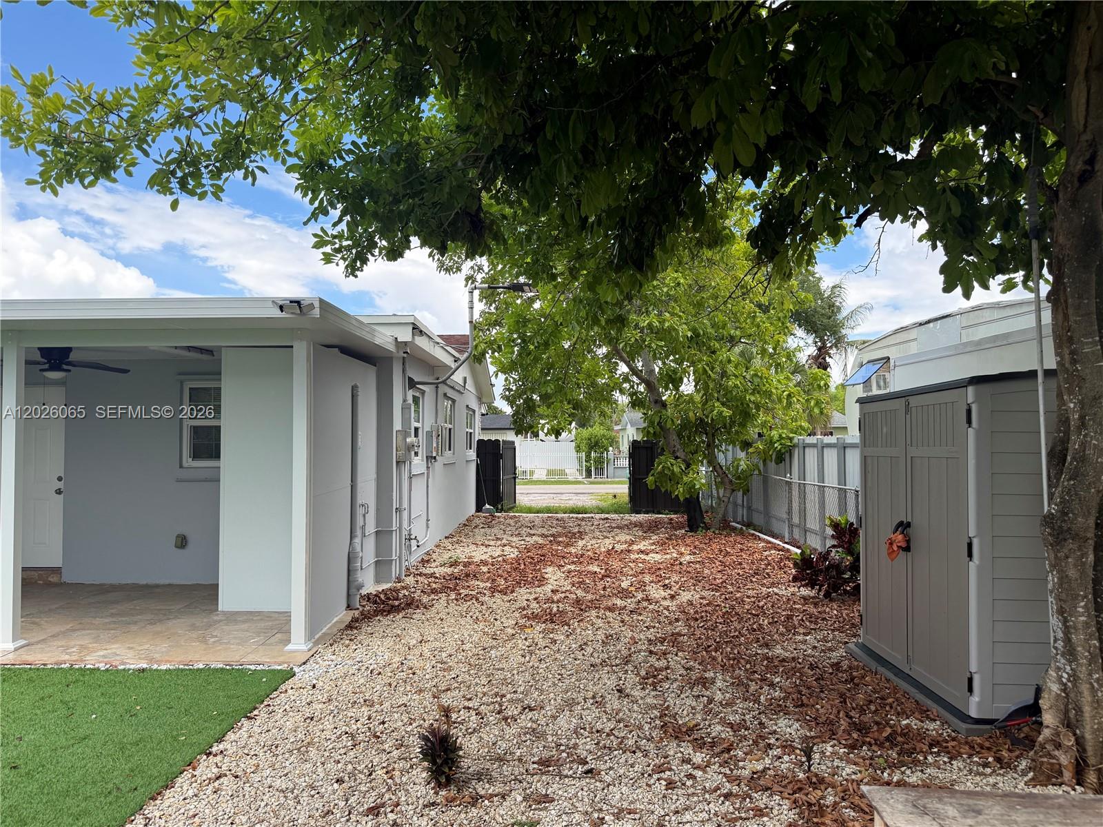 SO MIAMI HEIGHTS ADDN V - Residential Lease
