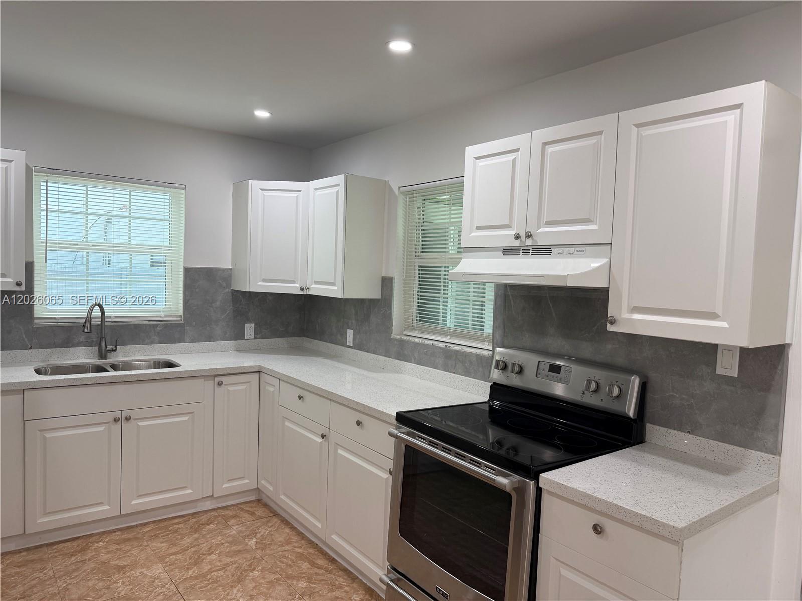 SO MIAMI HEIGHTS ADDN V - Residential Lease