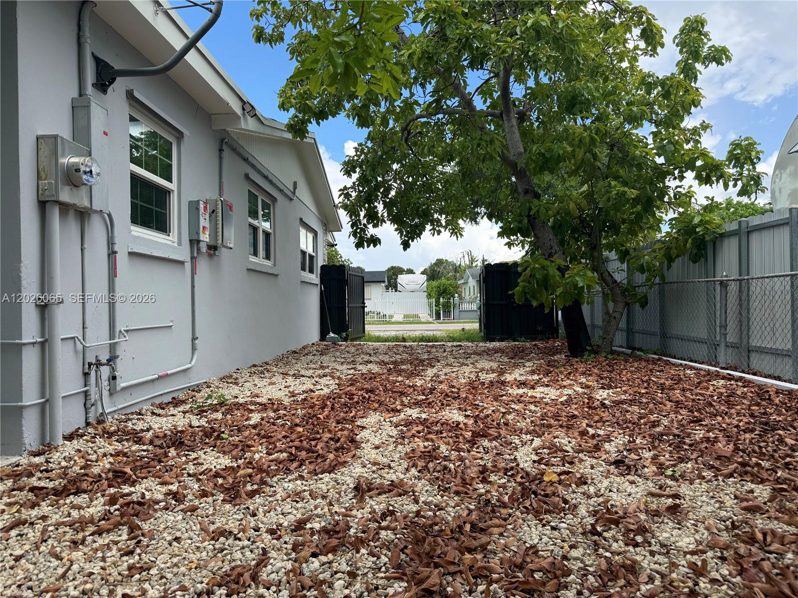 SO MIAMI HEIGHTS ADDN V - Residential Lease
