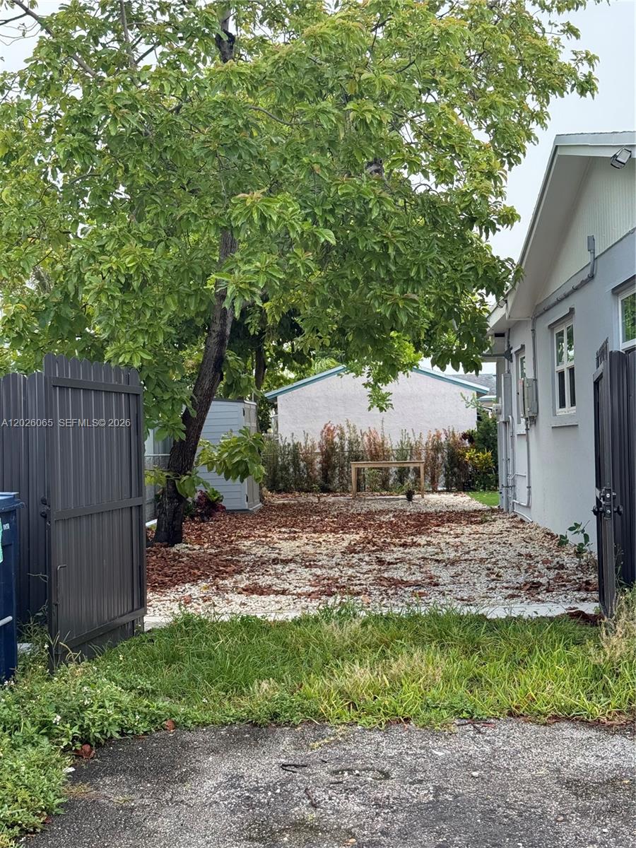 SO MIAMI HEIGHTS ADDN V - Residential Lease
