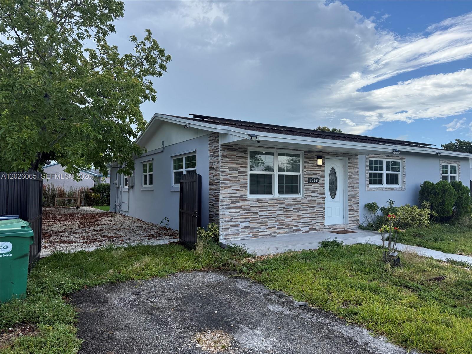 SO MIAMI HEIGHTS ADDN V - Residential Lease