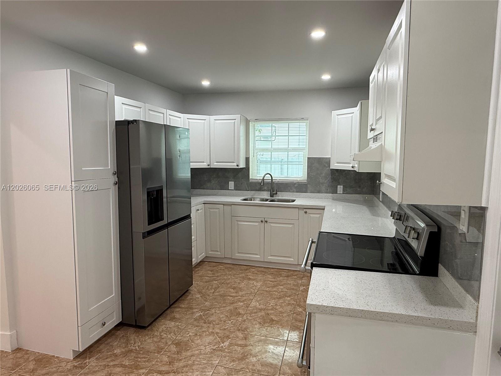SO MIAMI HEIGHTS ADDN V - Residential Lease