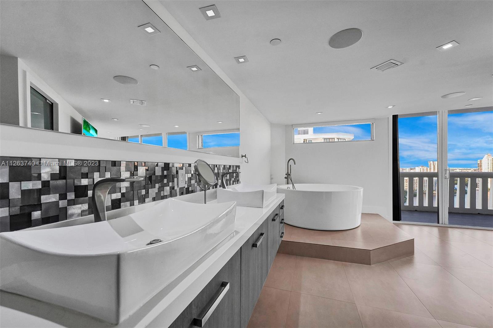 3000 ISL BLVD WILLIAMS IS - Residential